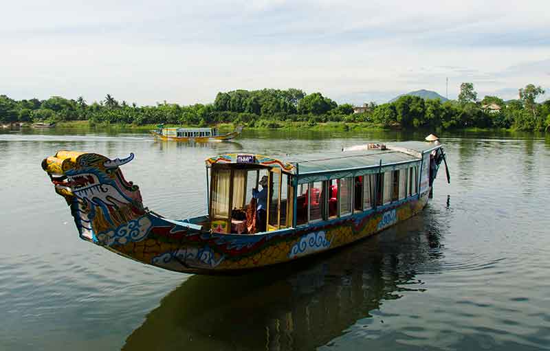 392 - Vietnam - Hue - rio del Perfume - barcos de paseo